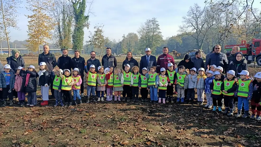 4-6 yaş Kur’an kursu öğrencileri fidan dikti