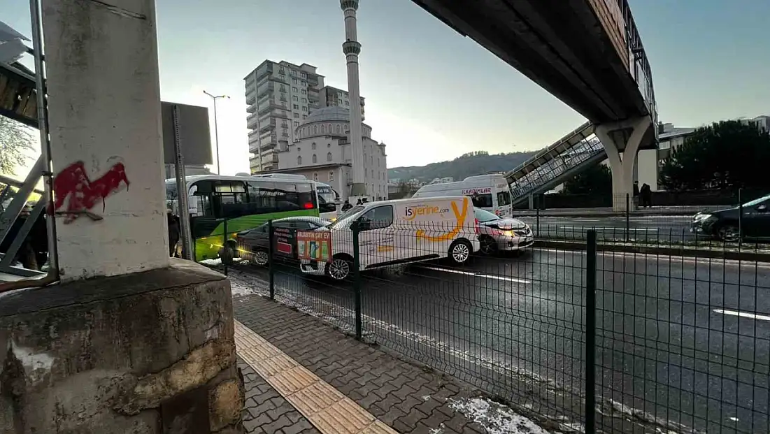 Buzlanma zincirleme kazaya neden oldu