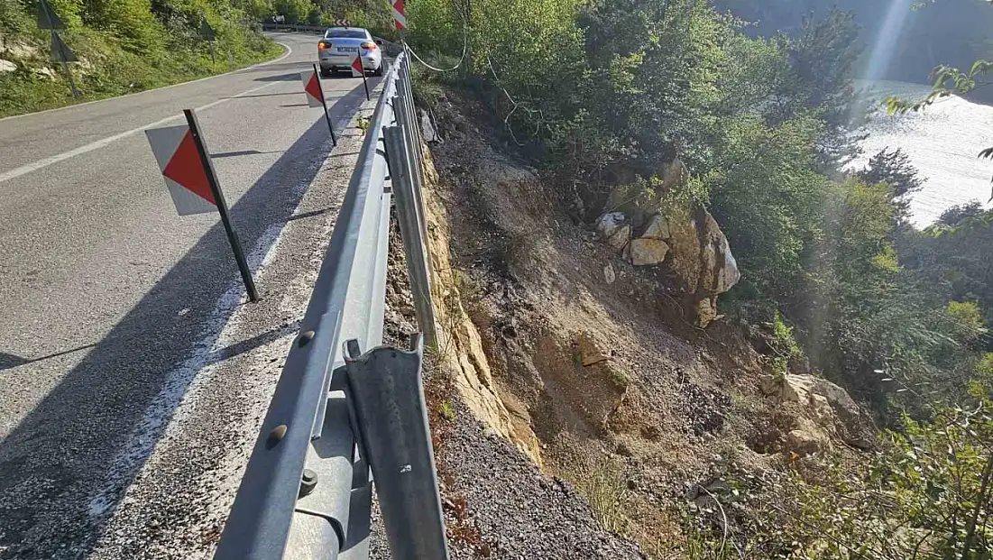 Kastamonu’da heyelanlar sahil yolunda tehlike oluşturuyor