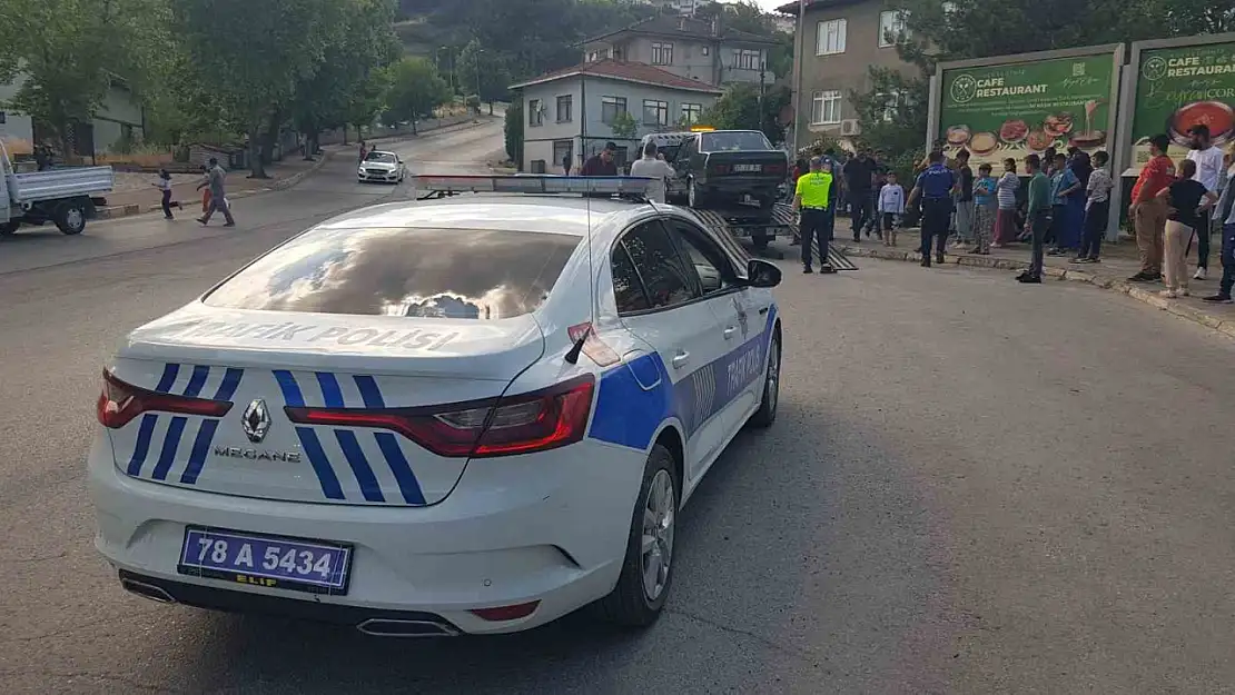 Dur ihtarına uymadı, 4 araca çarptı