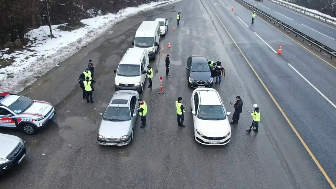 185 araç trafikten men edildi 16 sürücüye alkolden işlem yapıldı