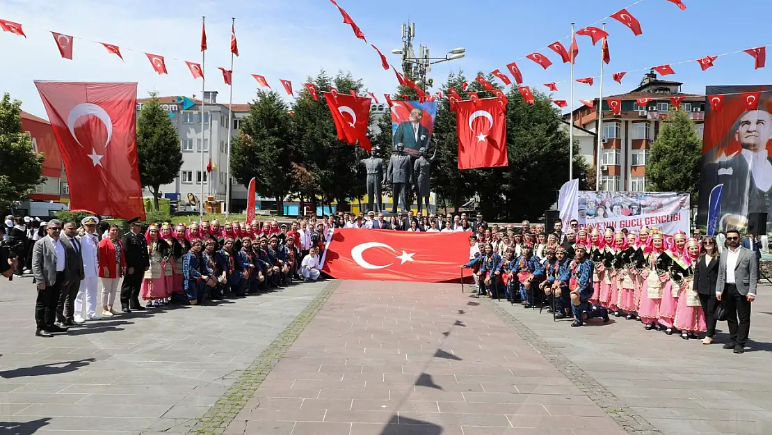 19 Mayıs Bayramı törenle kutlandı