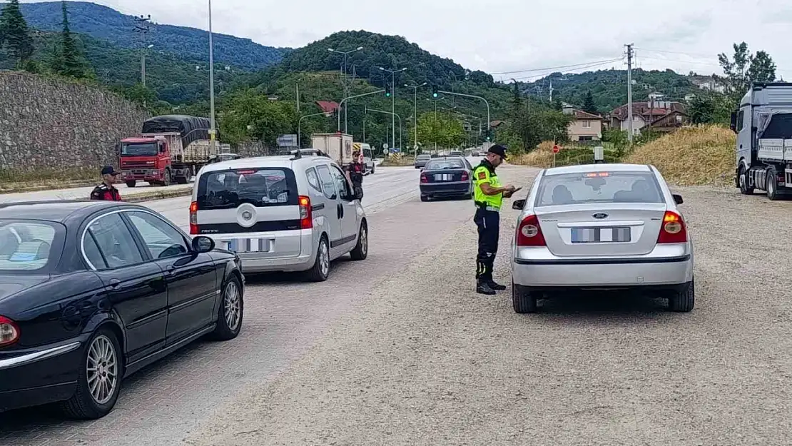 2 bin 44 araç sürücüsüne cezai işlem uygulandı