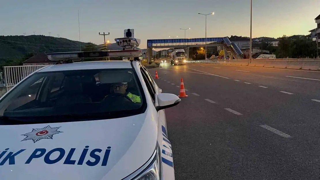 26'sı alkolden 215 araç trafikten men edildi