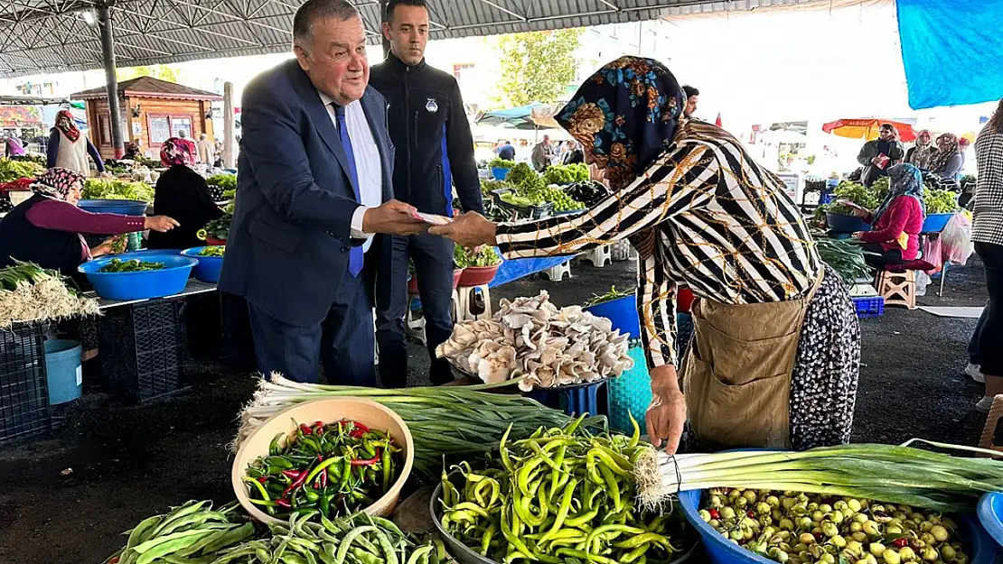 29 Ekim öncesi binlerce bayrak dağıtıldı