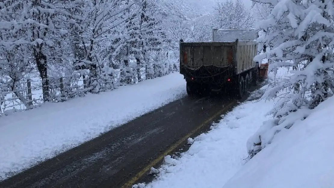 35 köyde yol açma çalışması yapılıyor