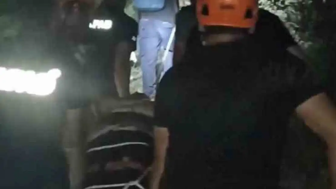 5 metre yükseklikten mağaraya düşen genç kurtarıldı