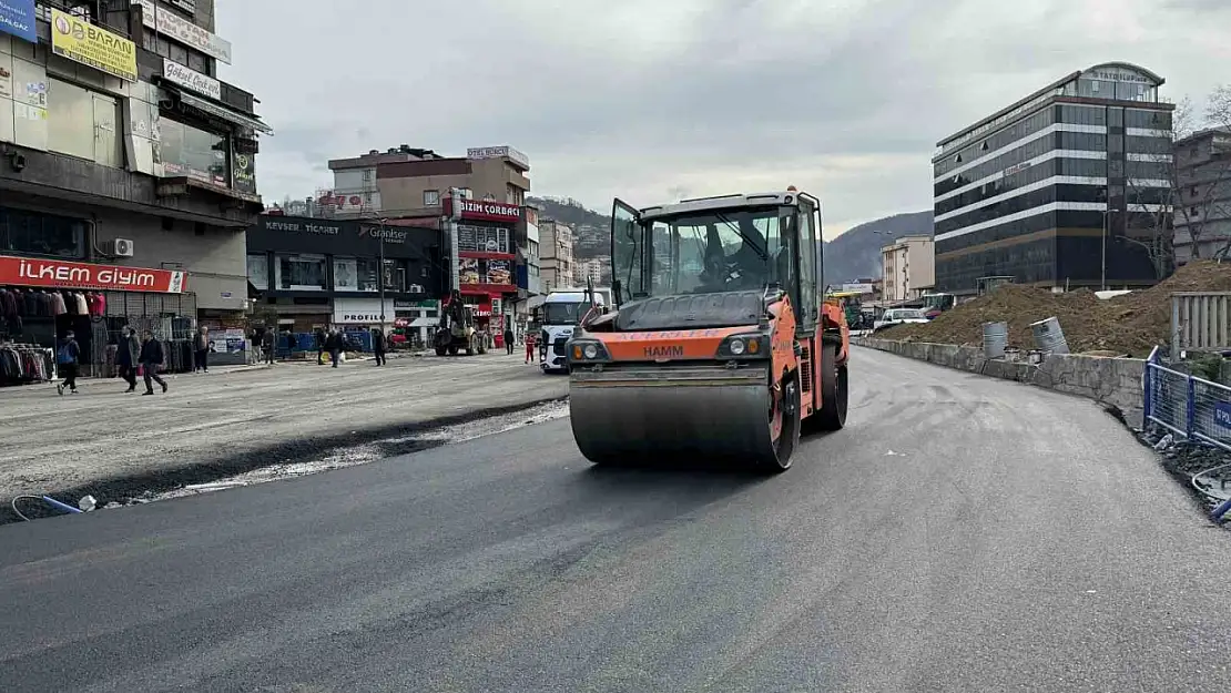 67 yıllık köprüde yıkım bitti, asfalt serimi başladı