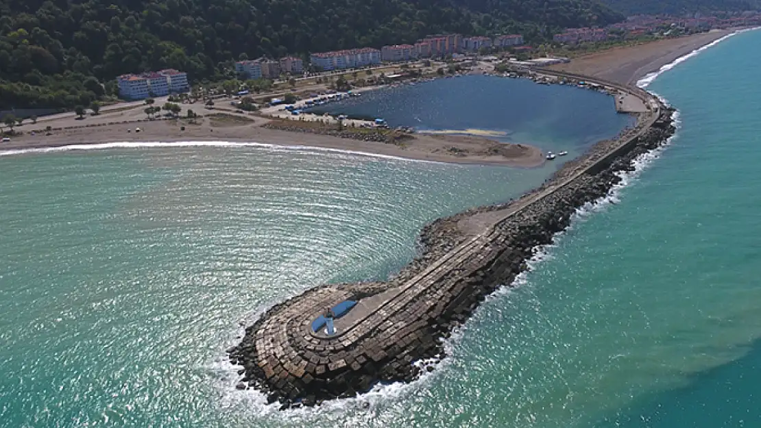 Abana'daki balıkçı barınağında denize girmek yasaklandı