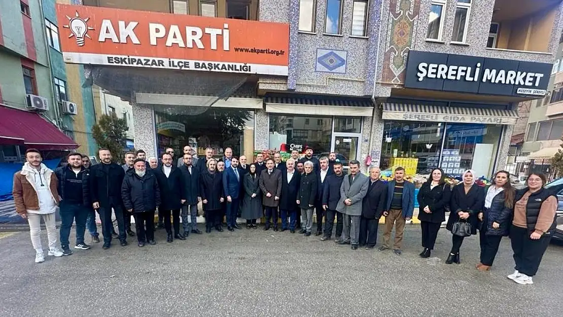 AK Parti heyeti esnafla bir araya geldi