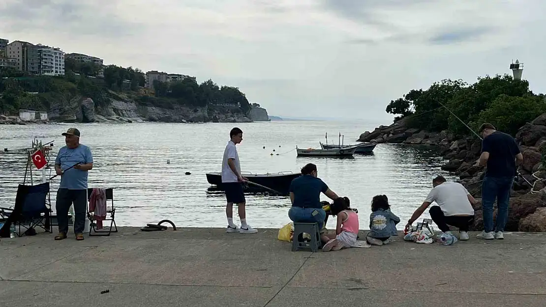 Akçakoca'da olta balıkçılığına yoğun ilgi