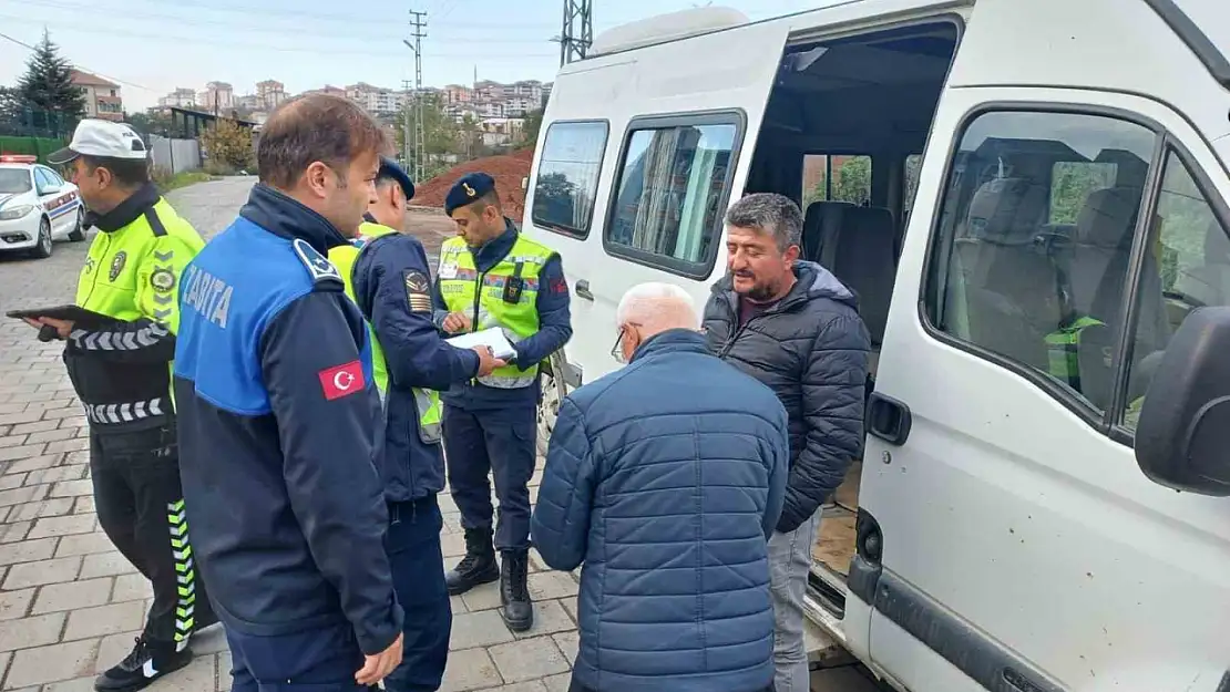 Alaplı'da öğrenci servislerine denetimler aralıksız sürüyor