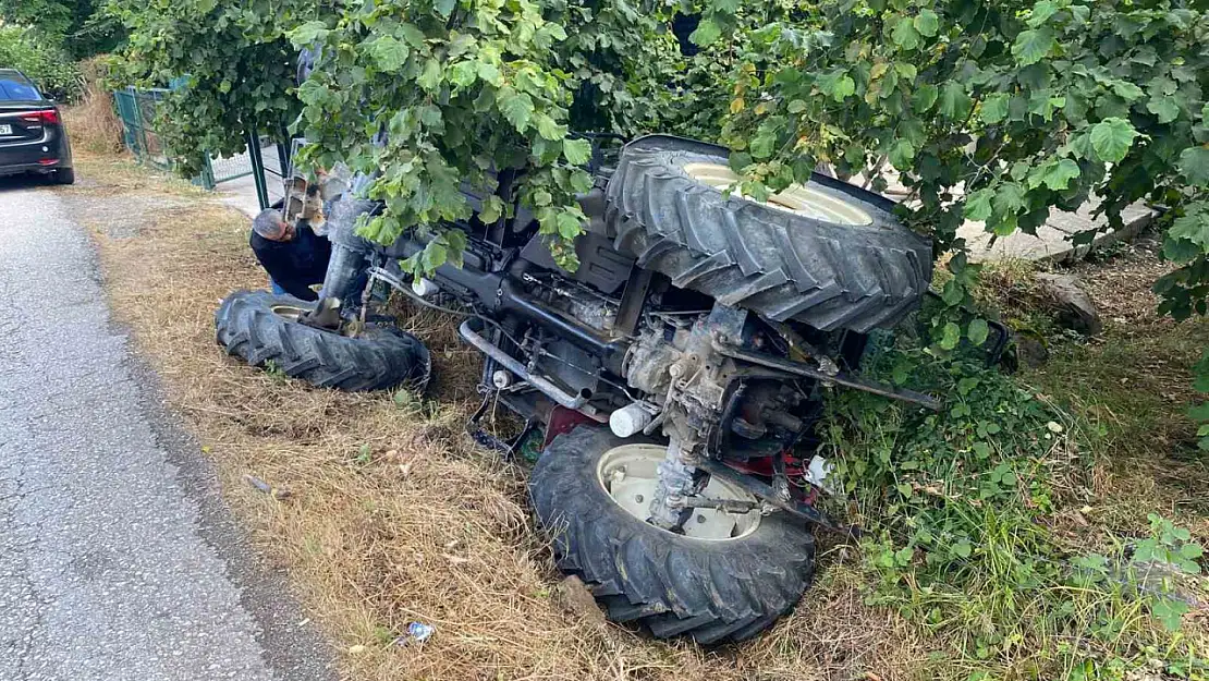 Alaplı'da traktör devrildi