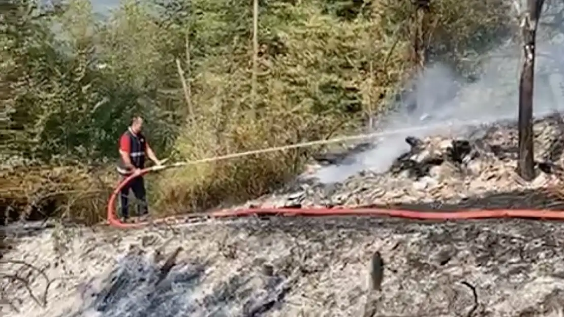 Alevlere teslim olan ev küle döndü, iki kardeş yaralı kurtuldu