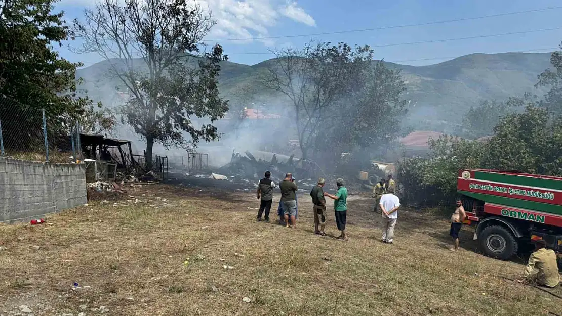 Alevlere teslim olan ev küle döndü