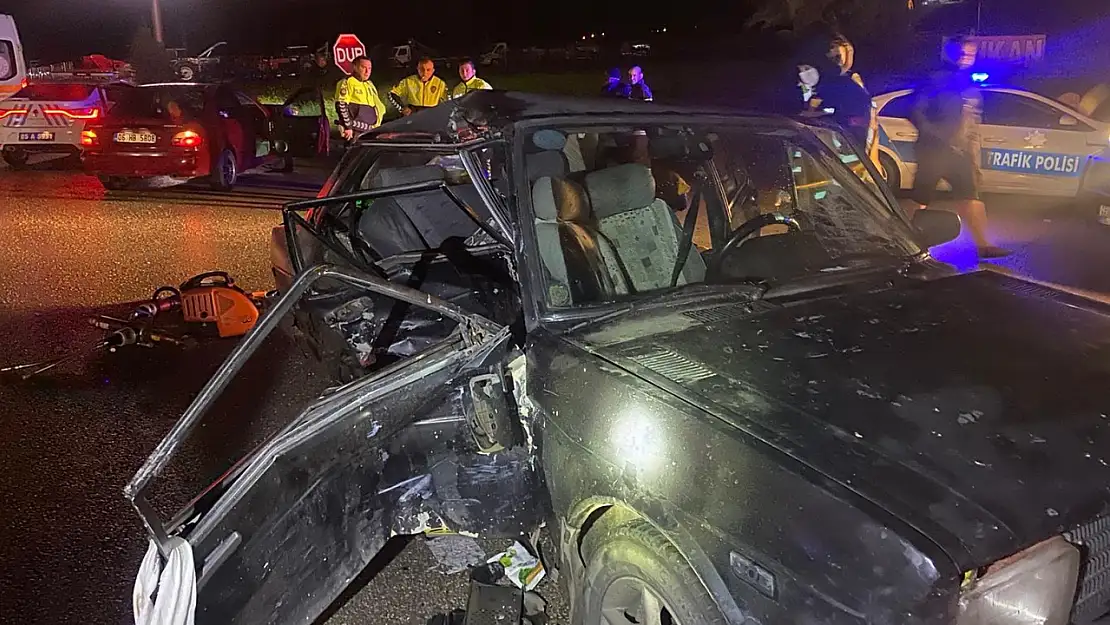 Amasya'da 3 otomobilin karıştığı zincirleme kaza: 2 ölü, 8 yaralı