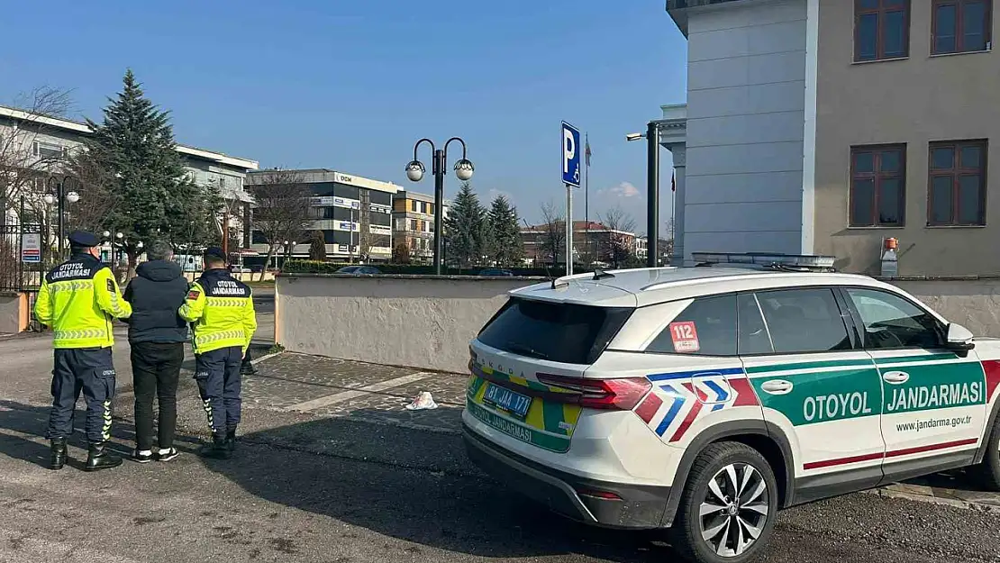 Anadolu Otoyolu'ndaki ticari takside 3 kaçak göçmen yakalandı