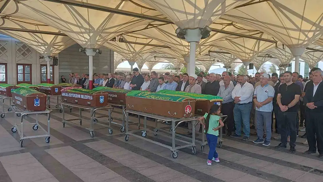 Ankara'da başından vurulmuş halde ölü bulunan kız çocuğu son yolculuğuna uğurlandı