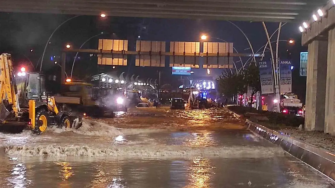 Ankara'da sağanak yağış su baskınlarına neden oldu