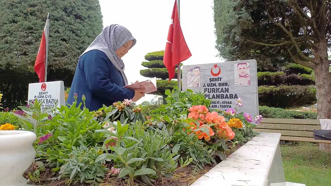 Anneler Günü'nü şehit olan oğlunun yanında geçirdi: 'O bana gelemedi ben ona geldim'