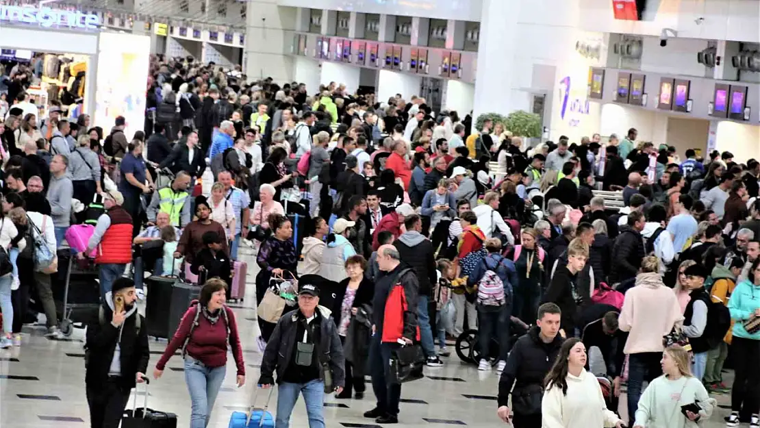 Antalya Havalimanı tüm zamanların uçak trafiği rekorunu kırdı