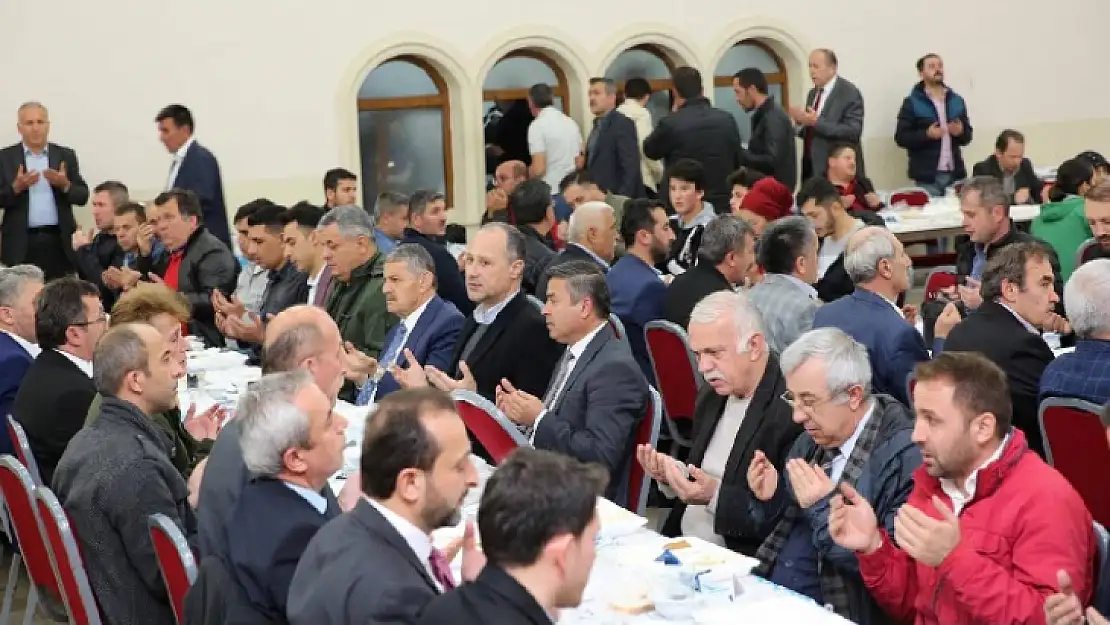 Arıt muhtarlarından iftar programı 