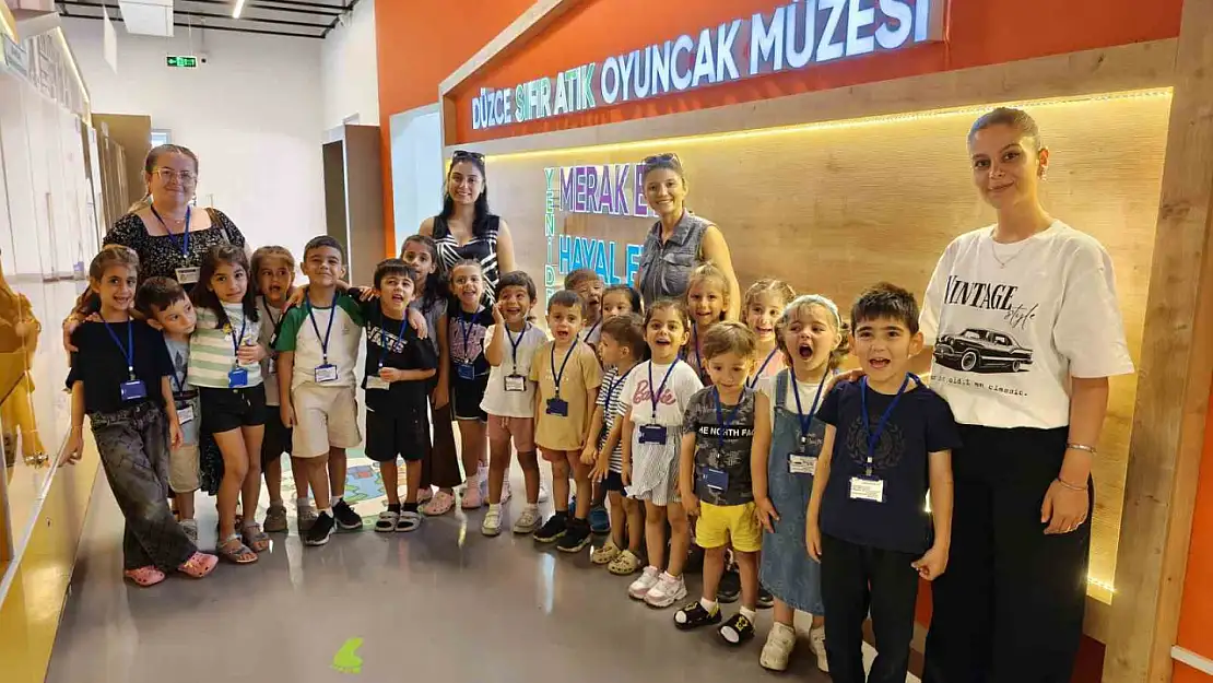 Atıklarla yapılan oyuncakların sergilendiği müze büyük ilgi görüyor