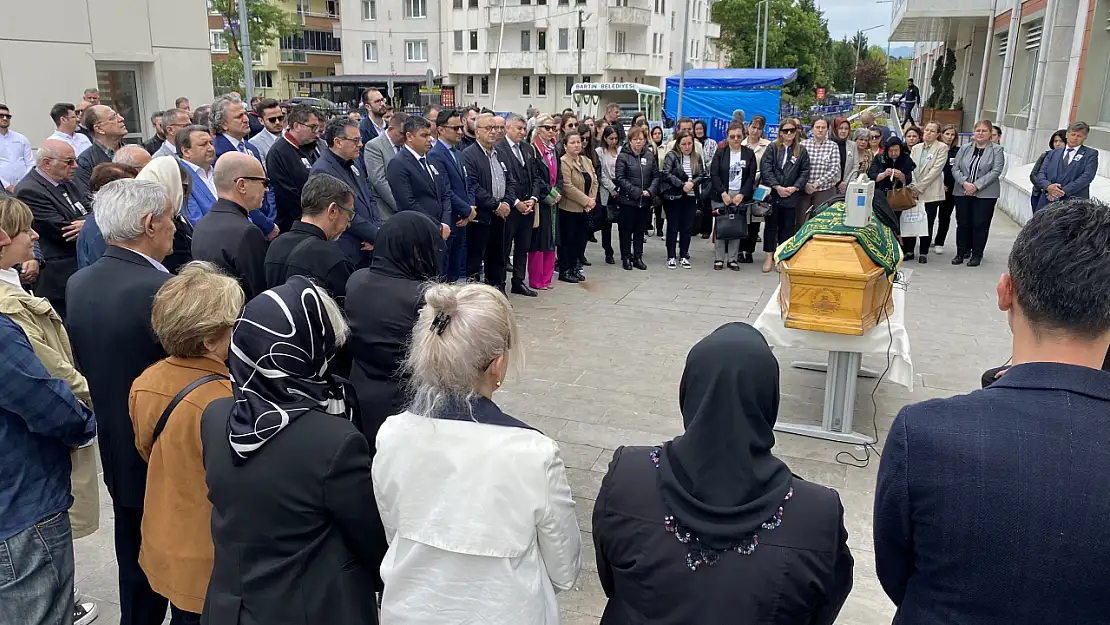 Av. Sayın Aydın için Adliye önünde tören düzenlendi