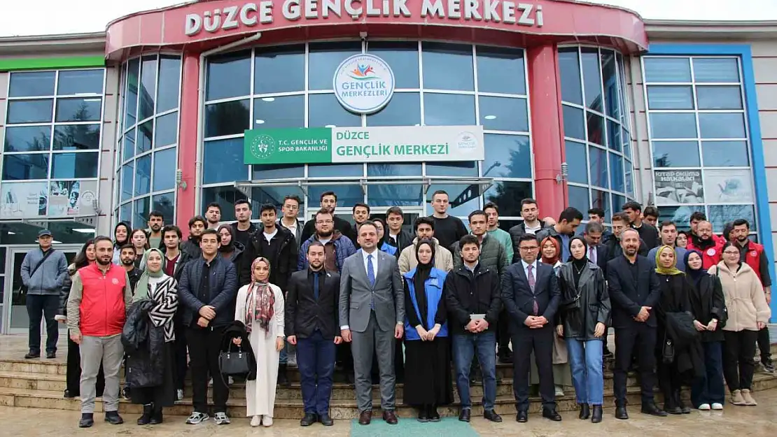 Bakan Yardımcısı Eminoğlu Düzce'de gençlerle buluştu