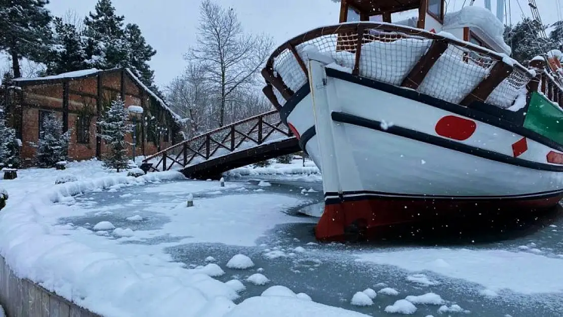 Bartın'da havuzlar buz tuttu