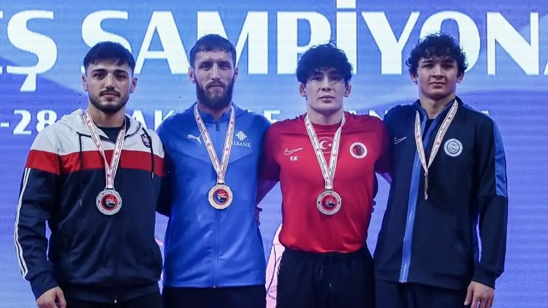 BARÜ'lü sporculardan gururlandıran başarı