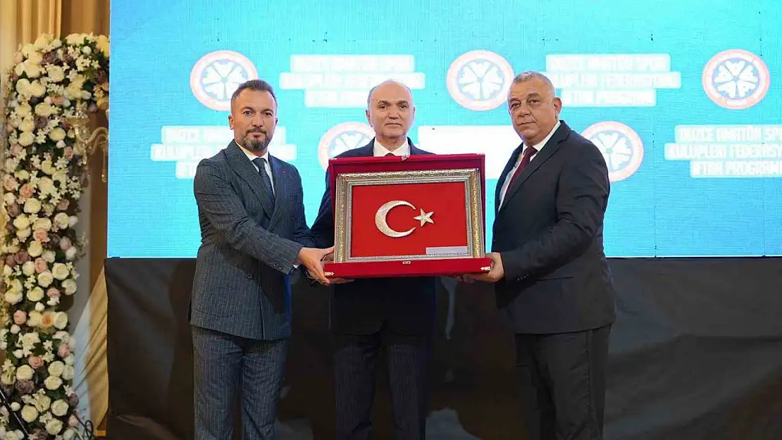 Başkan Özlü'ye spor camiasından plaket