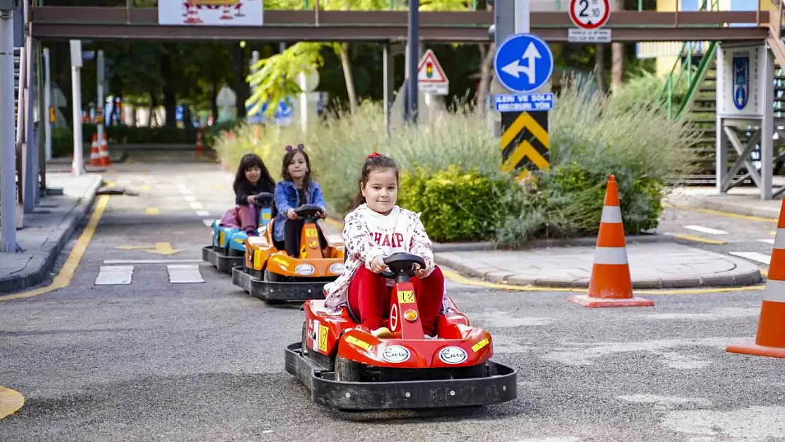 Başkentli miniklere pistte trafik eğitimi