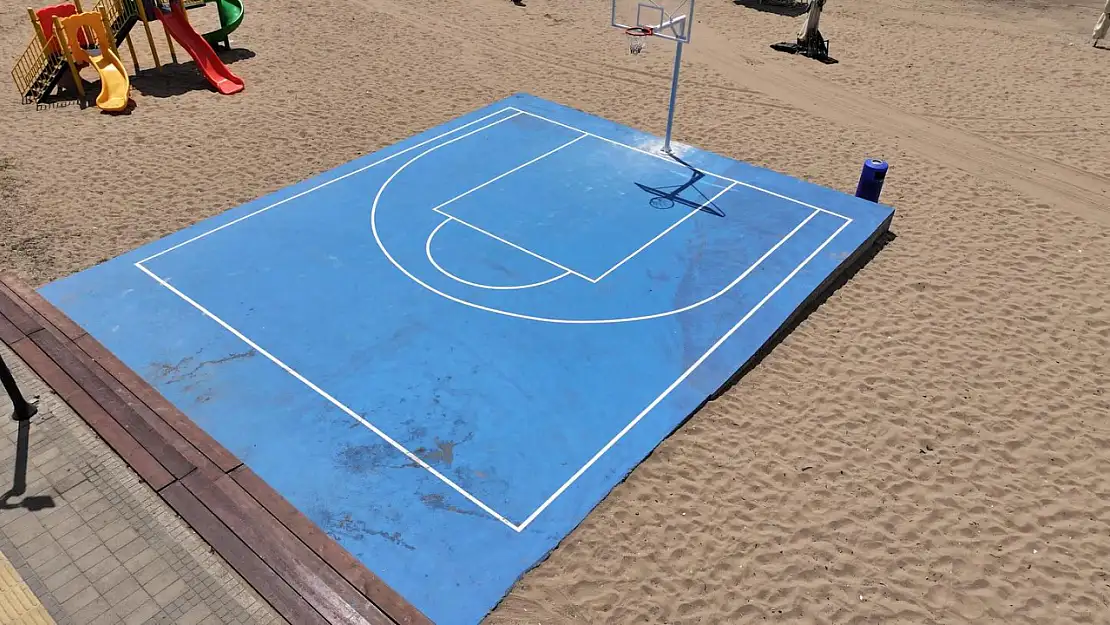 Basketbol sahası yenilendi