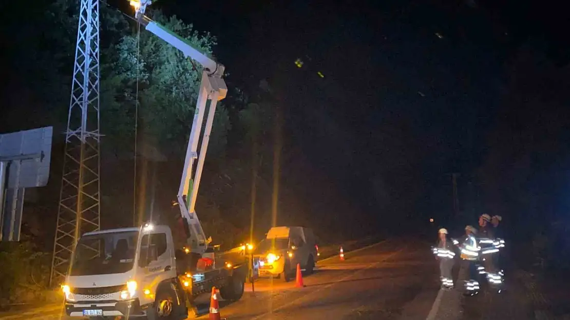 Batı Karadeniz'de yaşanan sel nedeniyle güvenli elektrik mücadelesi sürüyor