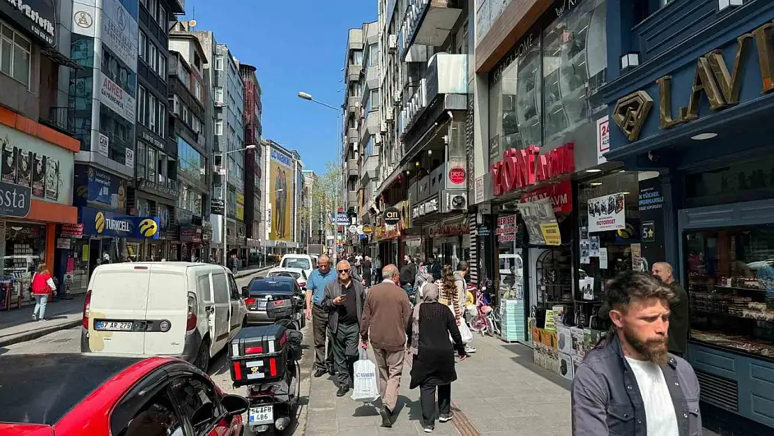 Bayram öncesi şehir merkezinde bayram yoğunluğu