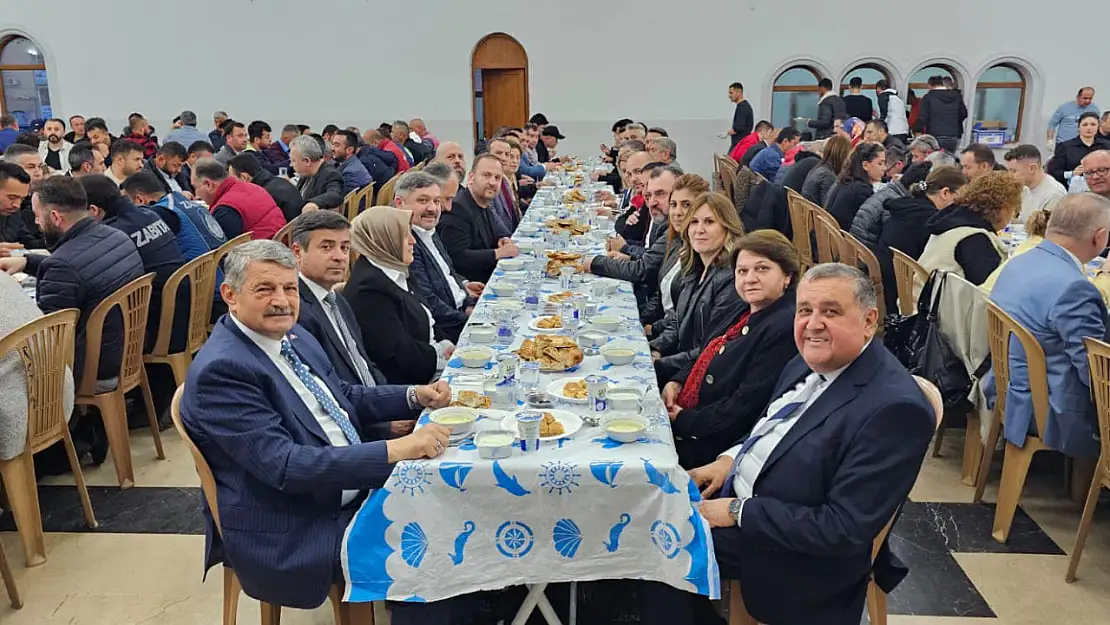 Belediye personeli iftar yemeğinde bir araya geldi