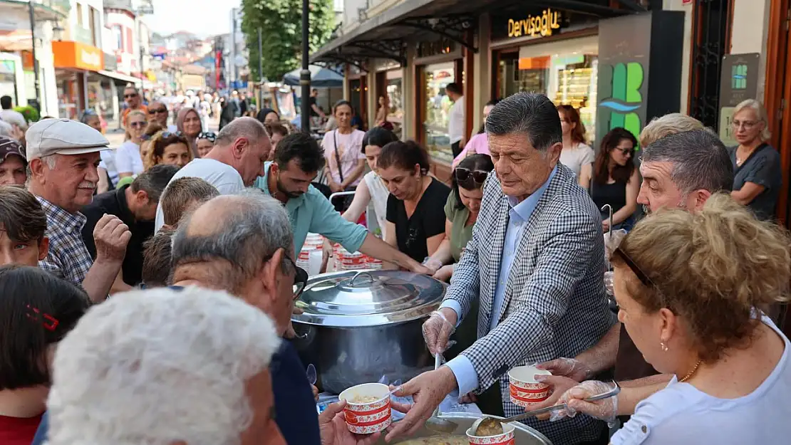 Belediyeden aşure ikramı