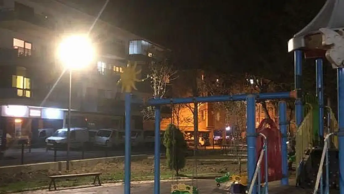 Belediyenin park yenileme çalışmaları devam ediyor