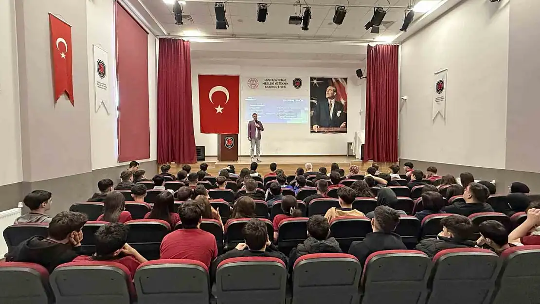Bilim söyleşilerinde liseli öğrencilerle buluştu
