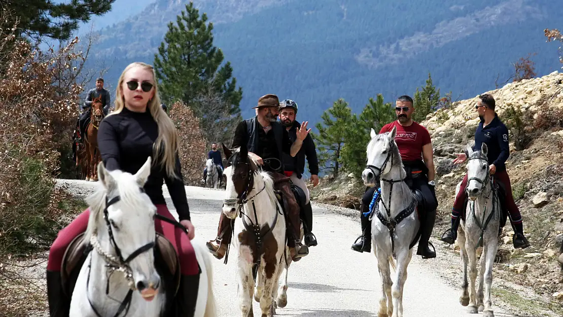 Binicilik tutkunları Safranbolu'da buluştu