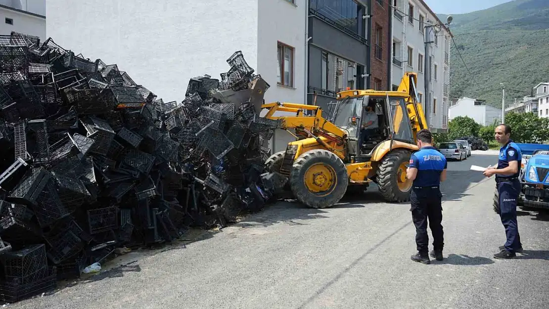 Binlerce boş sele biriktiren vatandaşa zabıta müdahalesi