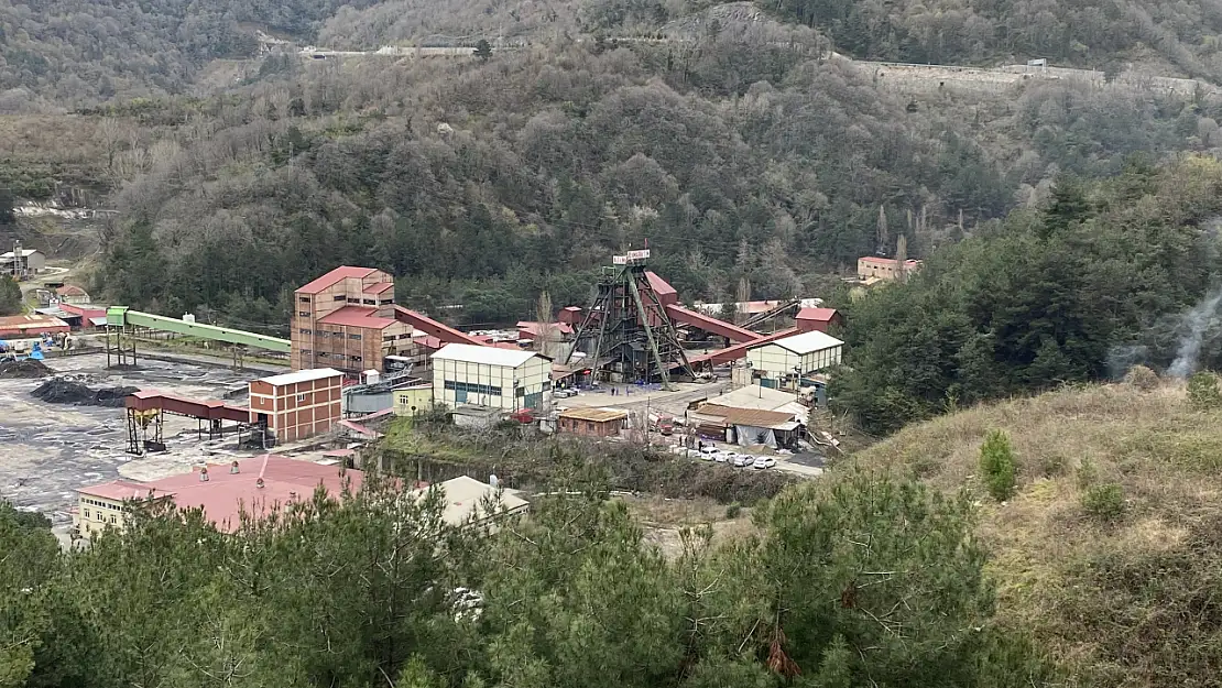 Bir yıldır işe gelmeyen işçiler, lambalarını işçilerden ocağa gönderen görevliler