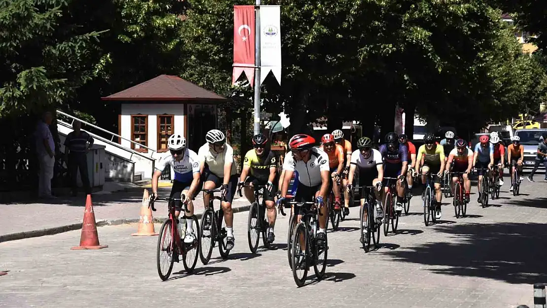 Bisikletçiler, doğal ve tarihi güzellikleri ile dikkat çeken Kastamonu'yu gezdi