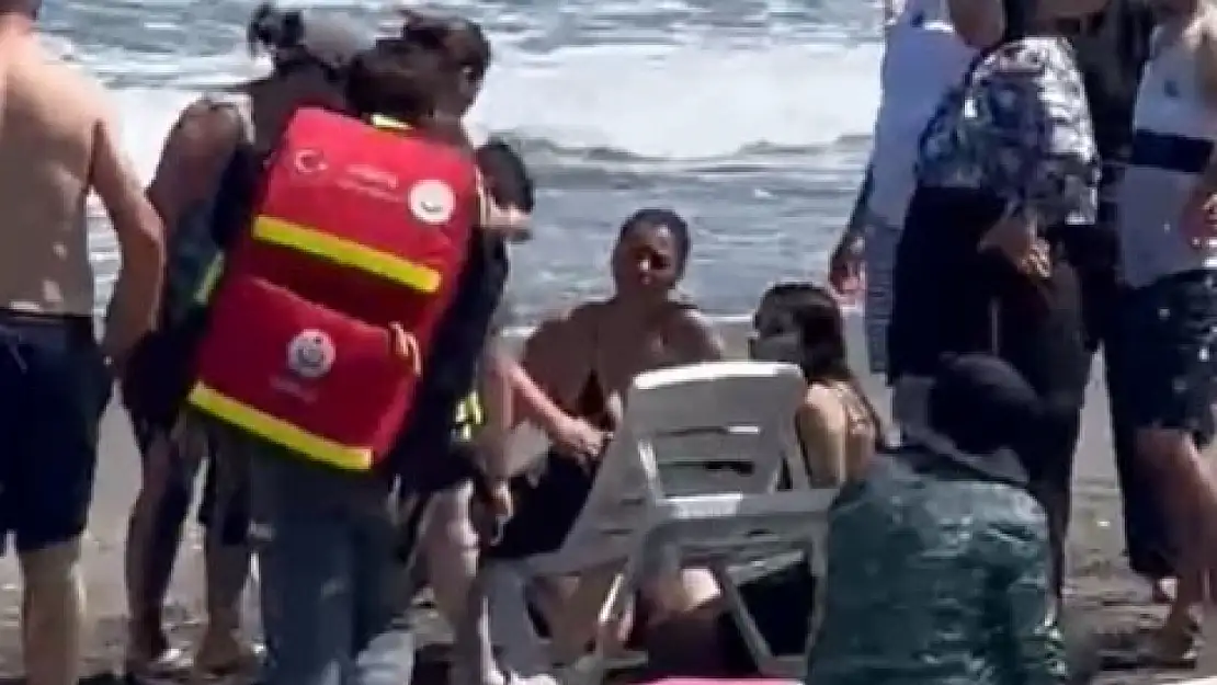 Boğulma tehlikesi geçiren 3 çocuk ve anneyi cankurtaranlar kurtardı