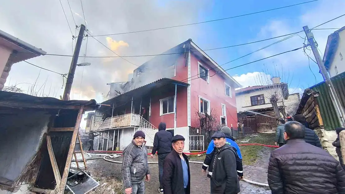 Bolu'da baca yangını evi küle çevirdi