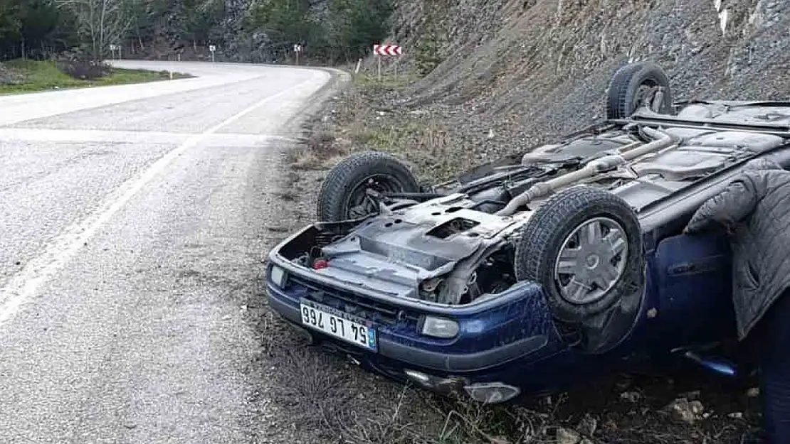 Bolu'da buzlanma nedeniyle kontrolden çıkan otomobil takla attı