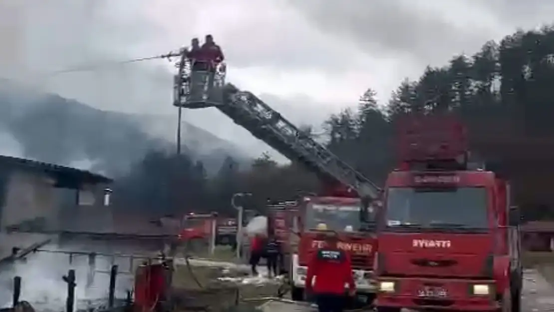 Bolu'da dün faaliyeti durdurulan, konaklama tesisinde yangın