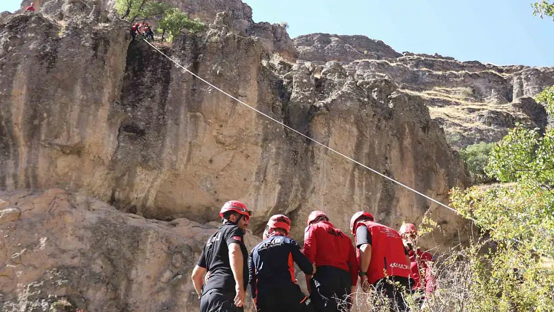 Bolu'da gerçeği aratmayan tatbikat: Zorlu arazide 8 kişi kurtarıldı