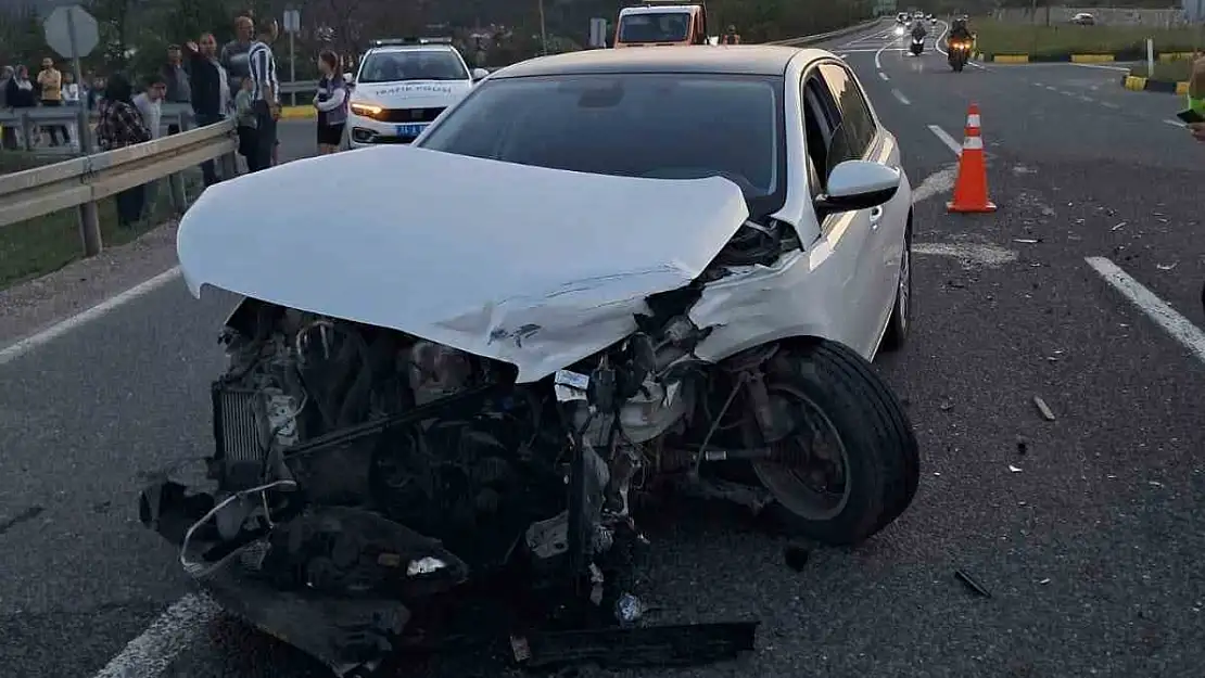 Bolu'da iki otomobil çarpıştı: 2 yaralı